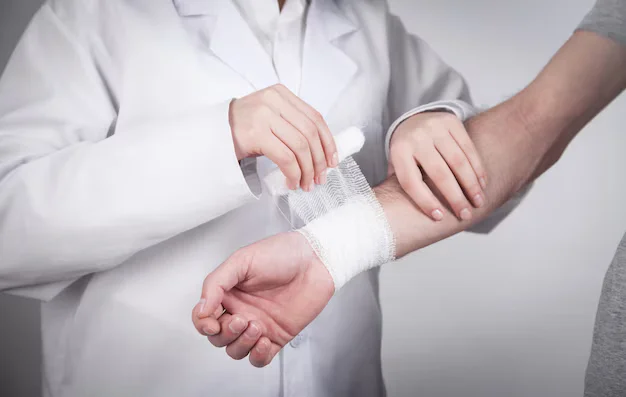 Read more about the article The Complete Guide to Wound Care at Home for Faster Healing